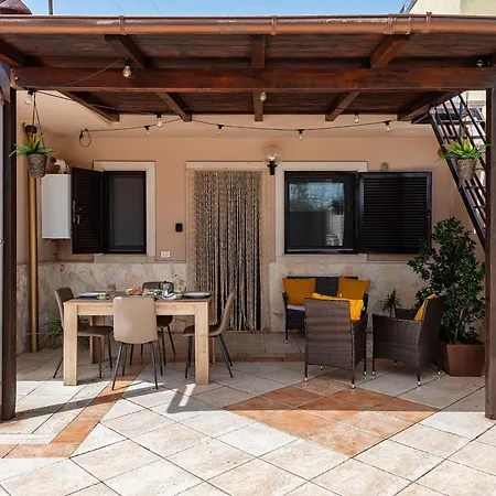 Holiday home 10 Min Airport & Wifi - Wonderful 5 Stars *