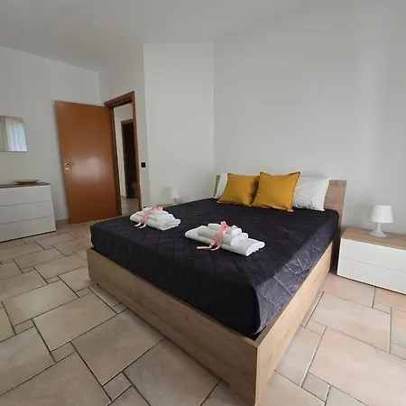 10 Min Airport & Wifi - Wonderful 5 Stars