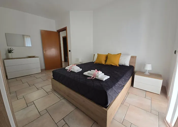 10 Min Airport & Wifi - Wonderful 5 Stars