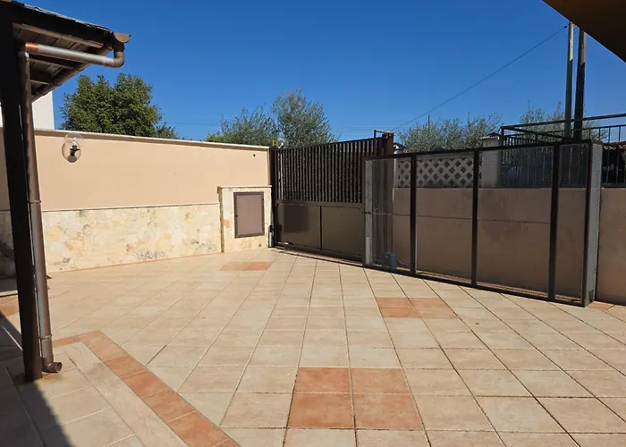 10 Min Airport & Wifi - Wonderful 5 Stars *